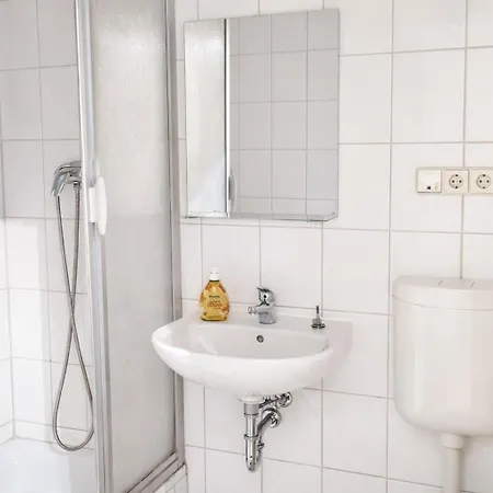 Geraeumige Mit Balkon In