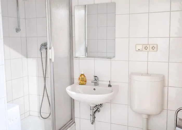 Geraeumige Mit Balkon In